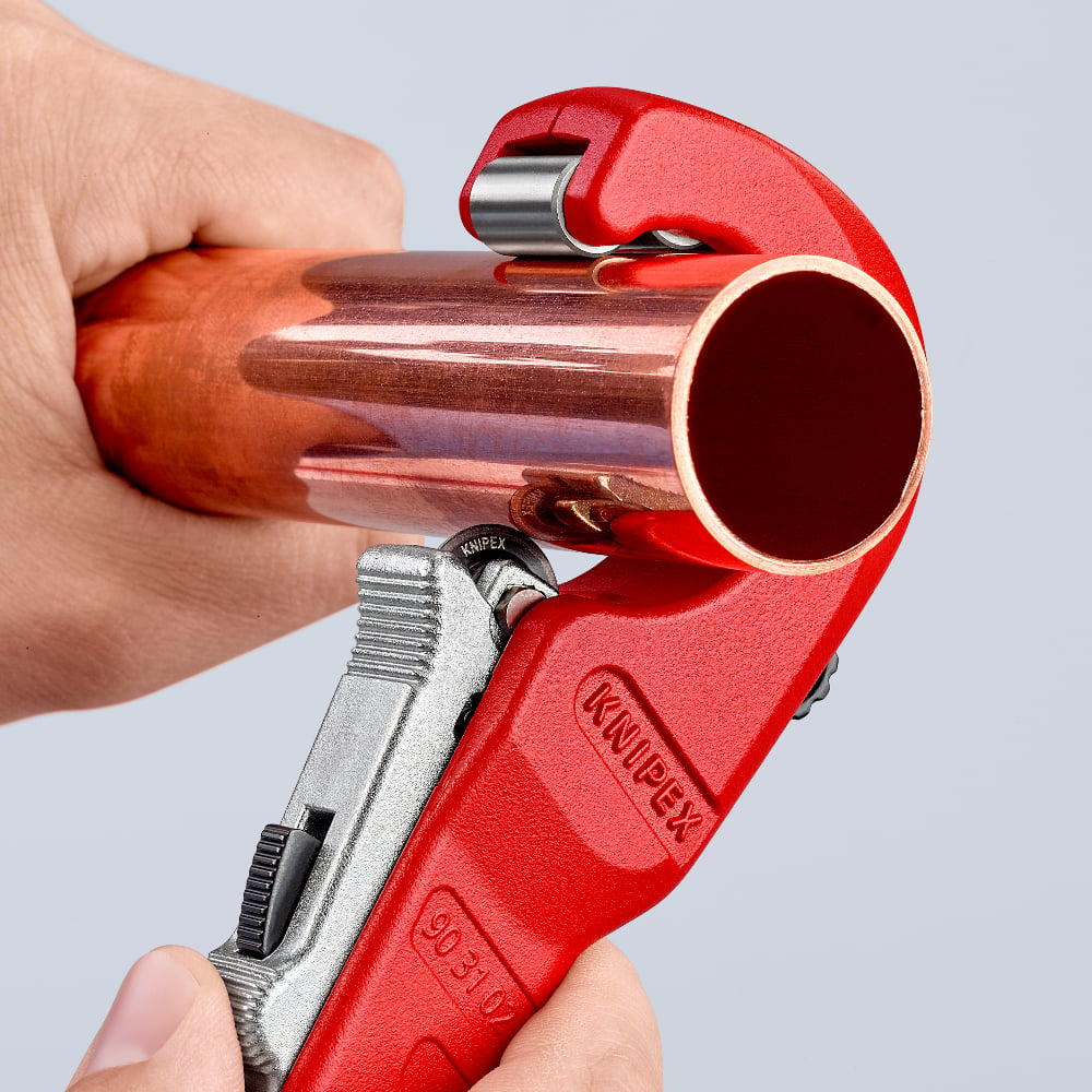 Precision cutting with TubiX® Pipe Cutter for Ø 6 - 35 mm pipes, including rigid steel conduits.